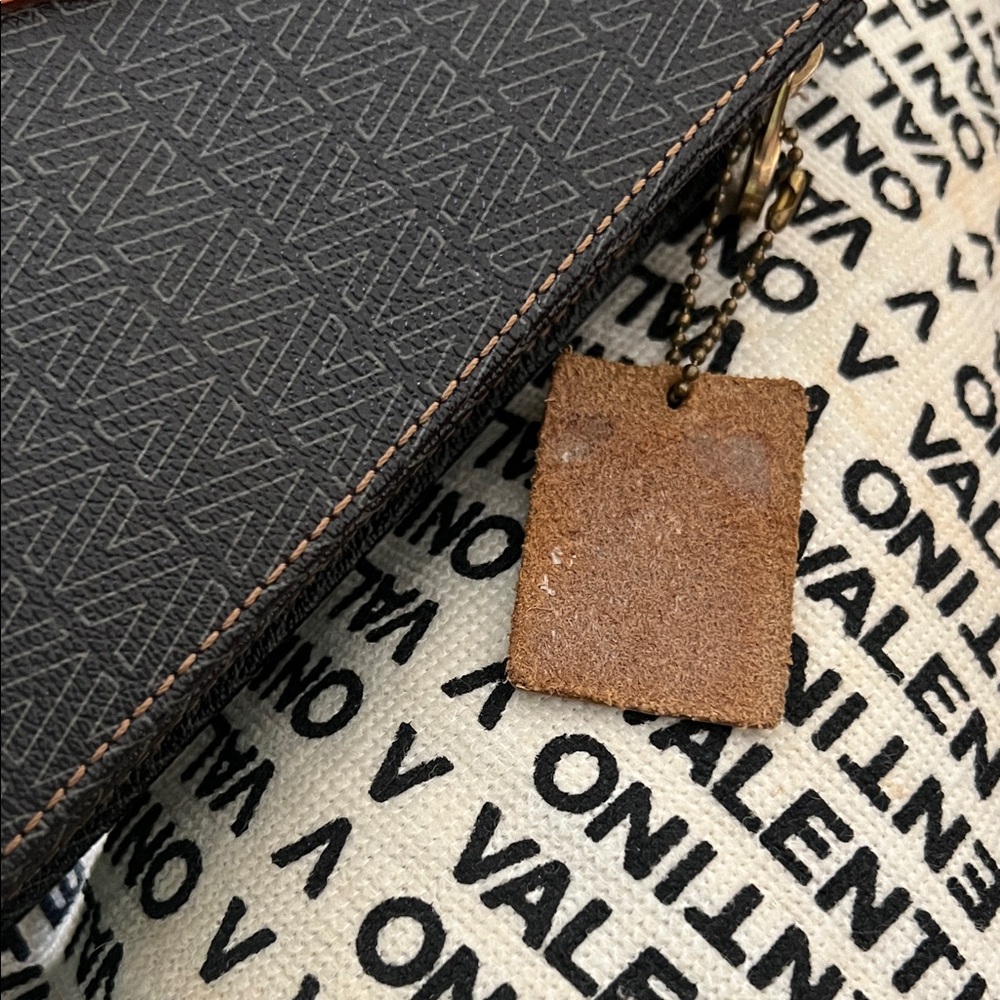 1980’s Vintage Mario Valentino Black and Tan Leather Clutch Bag - Picture 14 of 15